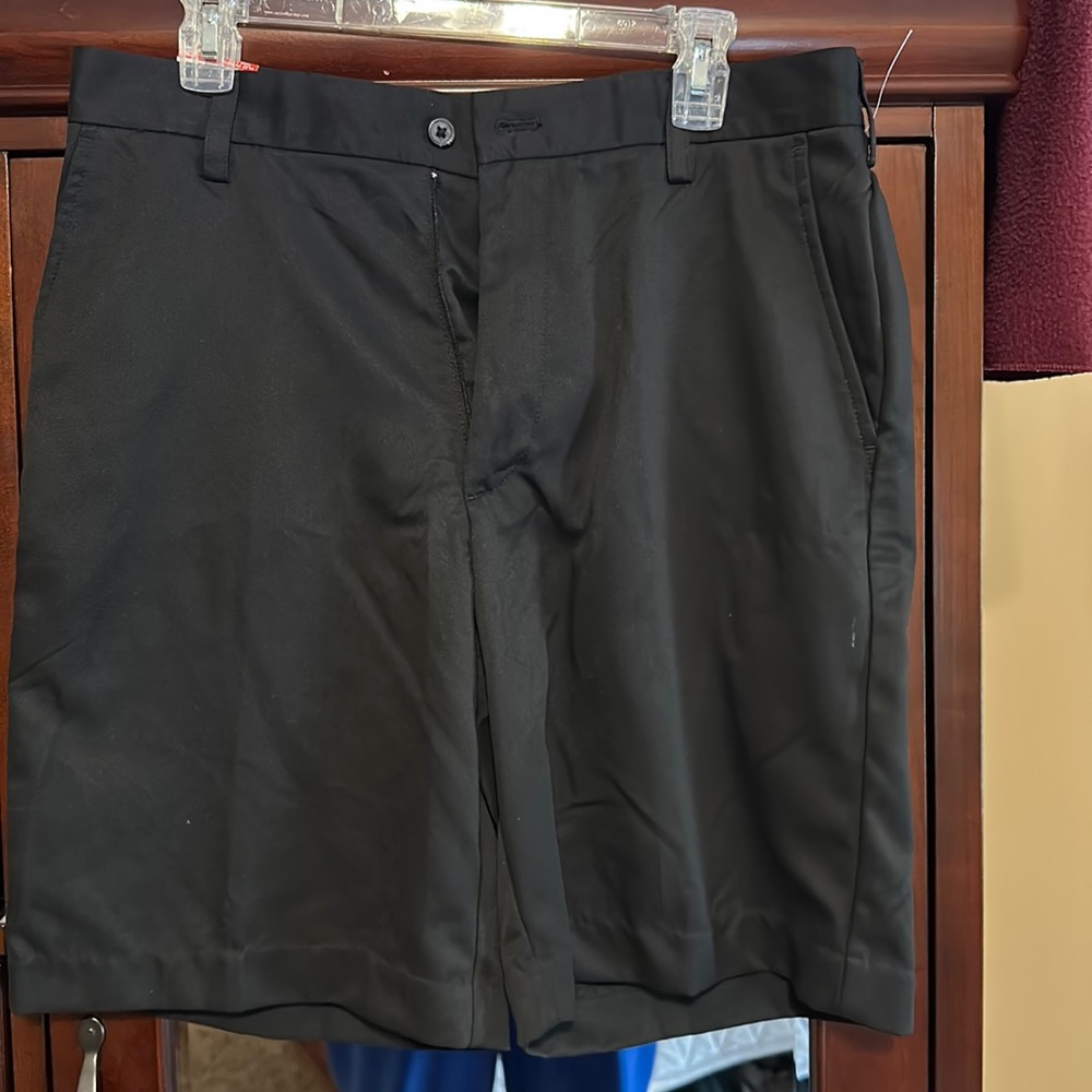 Women’s Izod golf shorts, size 33